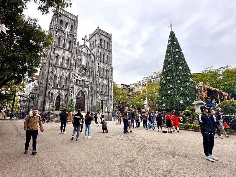 ハノイ旧市街散策・ホーチミン廟・ホアンキエム湖・大教会と名物ソイコムを楽しむ半日旅   ハノイ観光完全ガイド・昼食付き